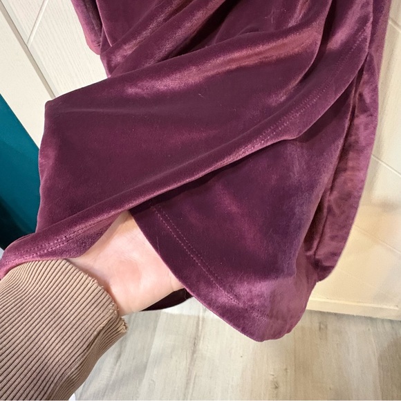 Aritzia Wilfred Free Velvet Long Sleeve Wrap Midi Dress Purple‎ Burgundy XS Slit - Picture 4 of 7